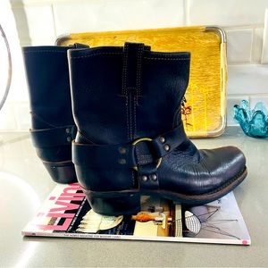 Frye Women’s Boot Dark Brown